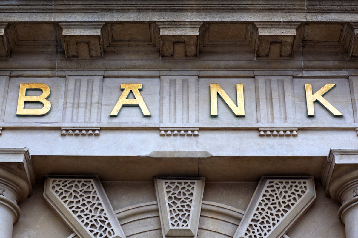 英国最大的抵押贷款机构。建筑物的正面用金字写着“银行”