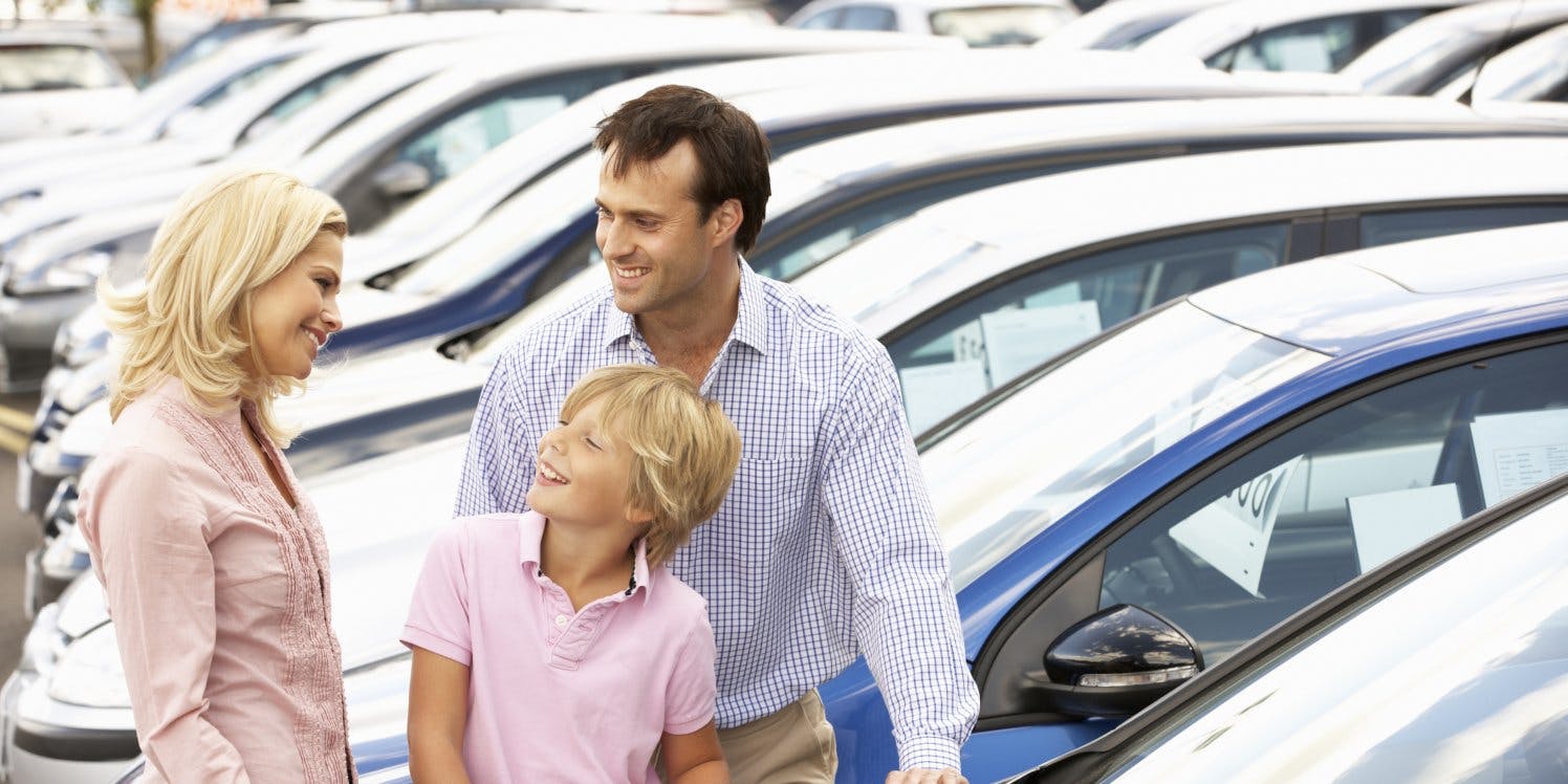family-buying-a-new-car