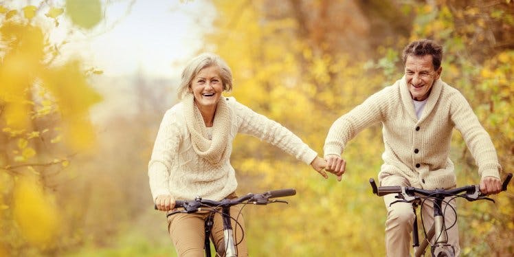 couple-riding-bikes.
