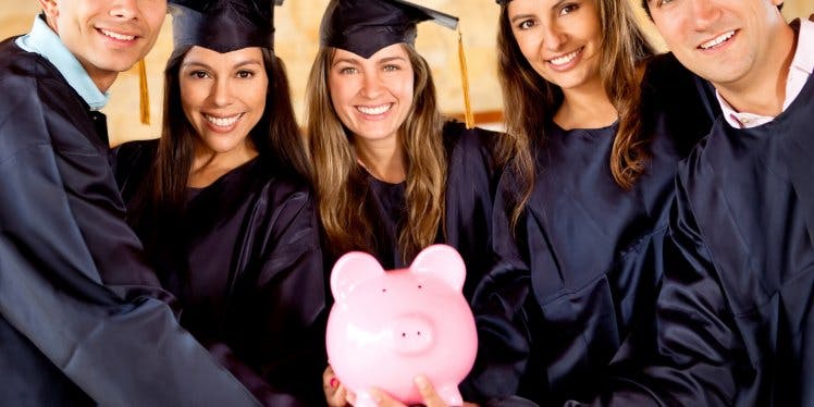 university-students-with-piggy-bank