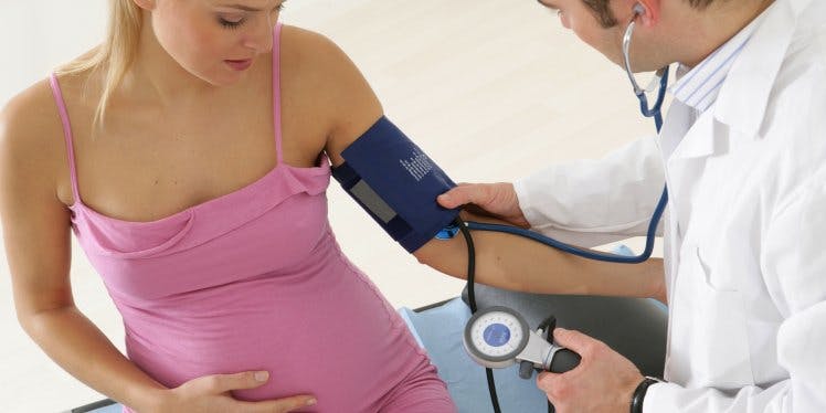 doctor-taking-pregnant-womans-blood-pressure