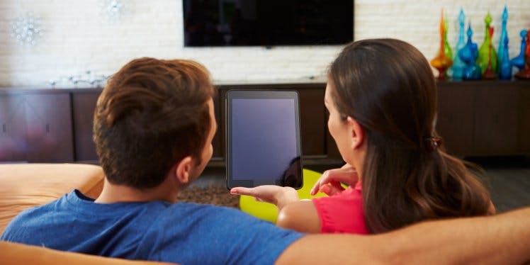 young-couple-watching-tv